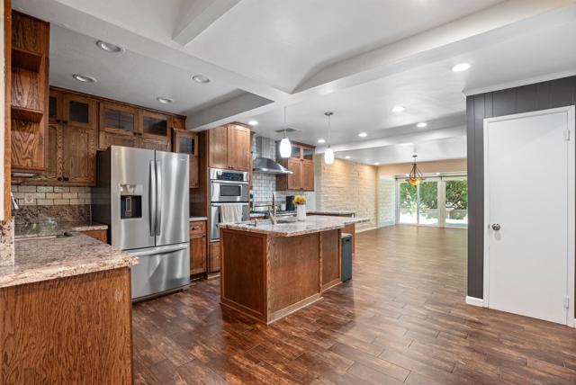 4201 Avenida Gregory, Spring Valley CA: https://media.crmls.org/mediaz/4eaabc63-ed2f-40e8-8ebf-e66c8f87502c.jpg