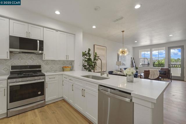 Image 7 of 35 For 2575 Edgewater Drive