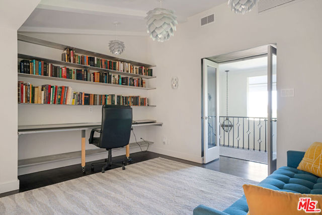 1323 Club View Drive, Los Angeles CA: https://media.crmls.org/mediaz/4eab84ad-b3cf-4e87-8a43-c104e06391f8.jpg