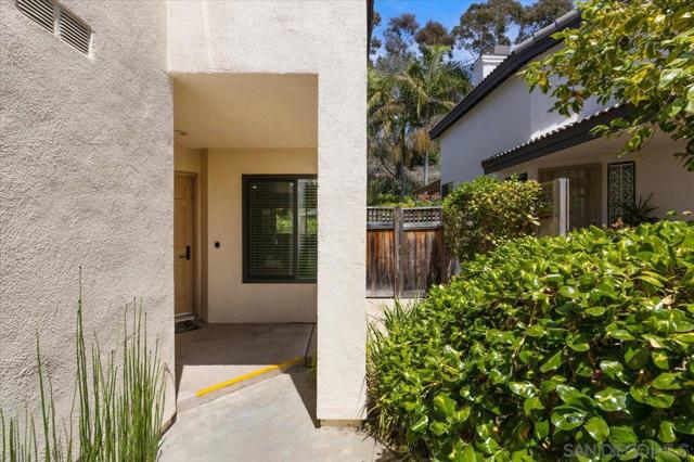 6340 Caminito Del Pastel, San Diego CA: https://media.crmls.org/mediaz/4eab8915-f1c7-457e-b414-0bdf66eae7d3.jpg