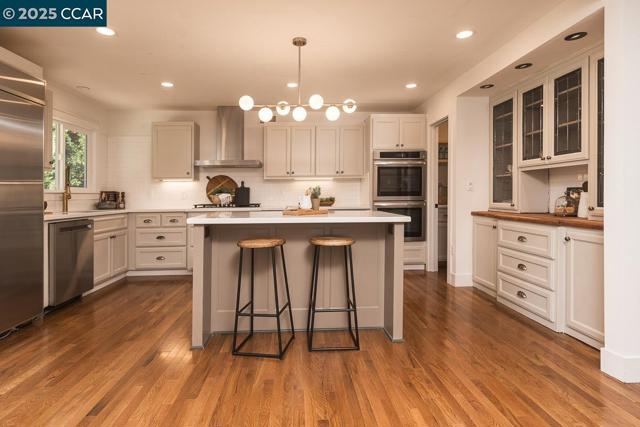 881 Autumn Dr, Walnut Creek CA: https://media.crmls.org/mediaz/4ead0f95-479e-444b-a2e5-8798357b3b1f.jpg