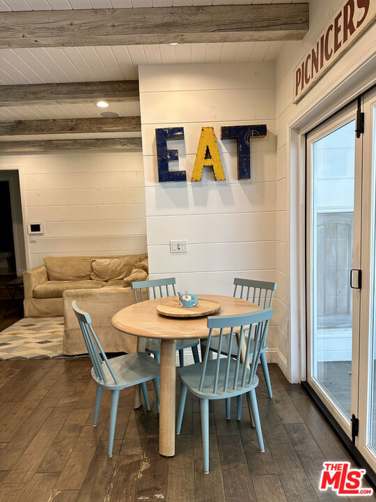 12722 Halkirk Street, Studio City CA: https://media.crmls.org/mediaz/4ead342d-a6ec-419d-ba68-f6fc071fab9b.jpg