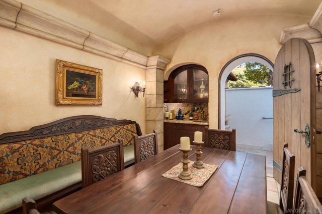 17535 Los Morros, Rancho Santa Fe CA: https://media.crmls.org/mediaz/4ead3616-5618-43b5-b034-39657179b44a.jpg