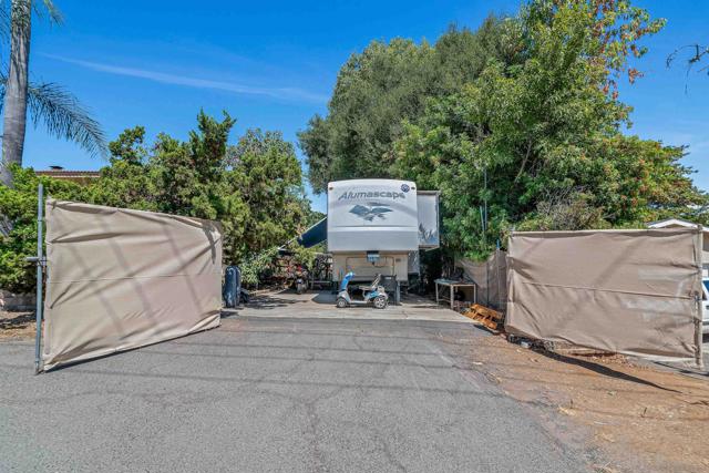 530 E 17th Ave, Escondido CA: https://media.crmls.org/mediaz/4ead77bd-81a6-4ee2-ac25-4afc28f93a3d.jpg
