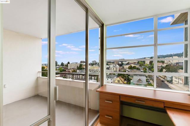 2550 Dana St, Berkeley CA: https://media.crmls.org/mediaz/4ead9135-4a07-4cfe-8386-a3a805418ba5.jpg