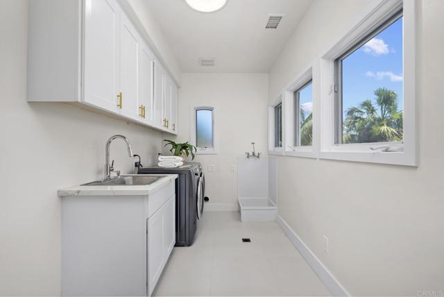 Image 35 of 72 For 711 Country Club Ln