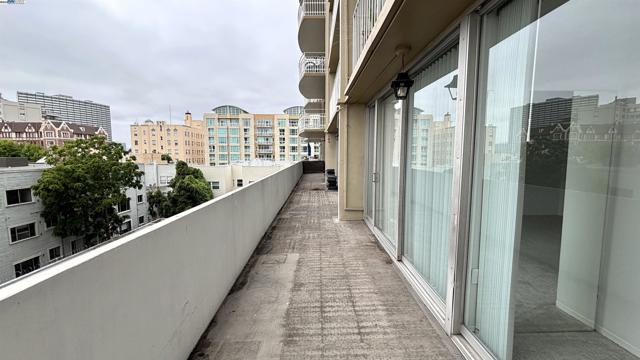 1555 Lakeside, Oakland CA: https://media.crmls.org/mediaz/4eae0a7a-cd67-4190-83aa-12fba22bcef4.jpg