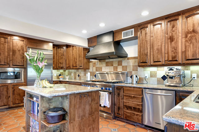 19805 Valley View Drive, Topanga CA: https://media.crmls.org/mediaz/4eae8b0e-5eaf-4ac8-91aa-a63034b94ca2.jpg