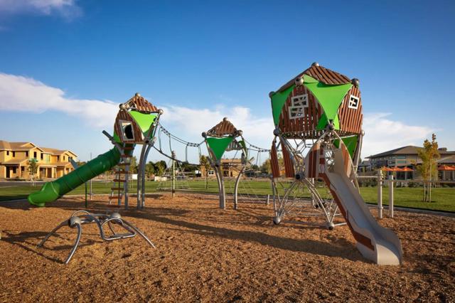 2817 Earthened Walk, Sacramento CA: https://media.crmls.org/mediaz/4eaf455a-d578-4b64-9b01-69f16fcad592.jpg