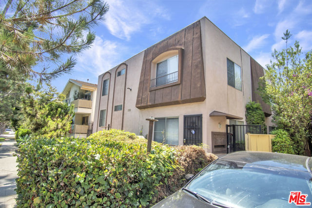 1118 9th Street, Santa Monica CA: https://media.crmls.org/mediaz/4eaf651b-34b1-4dab-8d1d-b2dc8126687e.jpg