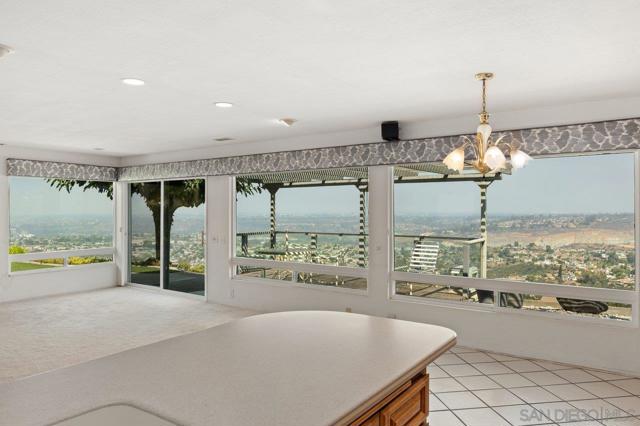 6276 Del Paso Ave, San Diego CA: https://media.crmls.org/mediaz/4eaf95ed-5e25-4143-893a-cd5ac350ca04.jpg