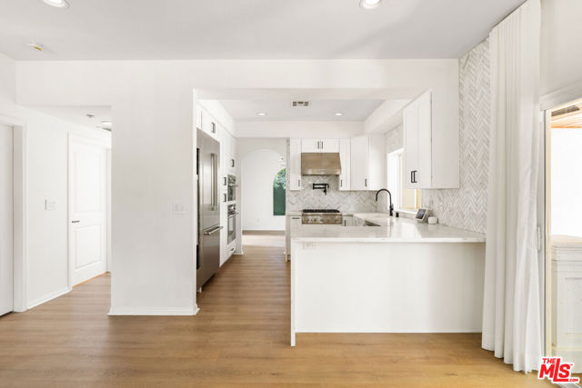 7676 Coldwater Canyon Court, North Hollywood CA: https://media.crmls.org/mediaz/4eafabd9-97af-436c-a70f-d862b6e99eed.jpg