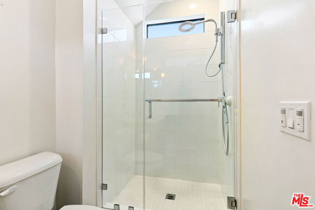 3288 N Canary Way, Los Angeles CA: https://media.crmls.org/mediaz/4eb0350e-203e-4af5-adb3-1eaf7057919c.jpg