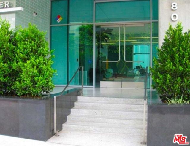 1480 VINE Street, Los Angeles CA: https://media.crmls.org/mediaz/4eb038e6-ae60-4e0e-8556-cd68d7f6a756.jpg