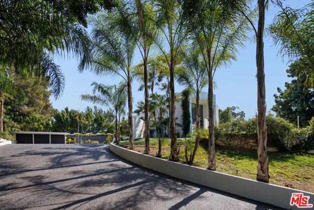 1024 Summit Drive, Beverly Hills, California 90210, 7 Bedrooms Bedrooms, ,6 BathroomsBathrooms,Single Family Residence,For Sale,Summit,23319949