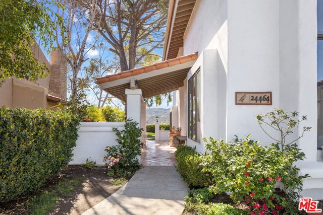 24464 Park Granada, Calabasas CA: https://media.crmls.org/mediaz/4eb0490d-3754-4d2f-a988-af7ea7423acd.jpg