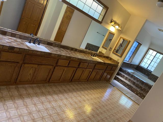 11 Foothill Lane, Pleasanton CA: https://media.crmls.org/mediaz/4eb07225-99bc-410c-8280-1ea6608d8829.jpg
