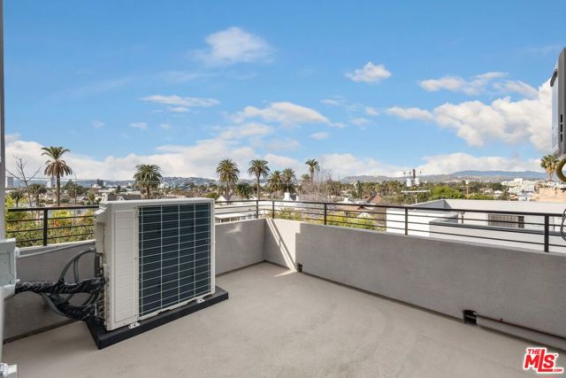 1187 CRENSHAW Boulevard, Los Angeles CA: https://media.crmls.org/mediaz/4eb0910b-84f1-4d61-a526-0a84c977231b.jpg