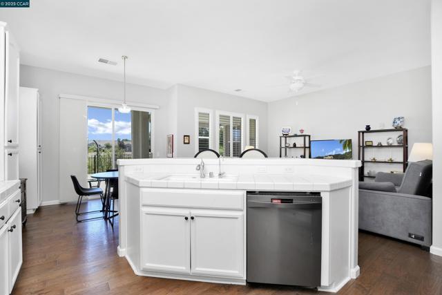 1820 Mariposa Way, Brentwood CA: https://media.crmls.org/mediaz/4eb0dd03-6d90-43a9-8cbb-aa0854e363f6.jpg