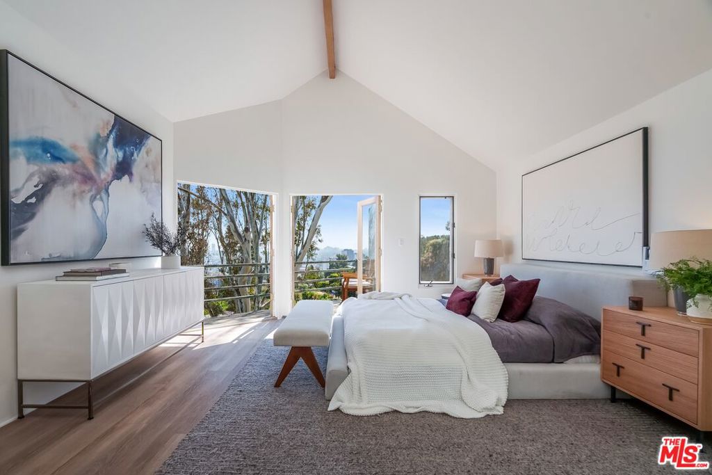 https://media.crmls.org/mediaz/4eb0e641-2b18-4577-b5a5-5b70ec9385b3.jpg?preset=X-Large