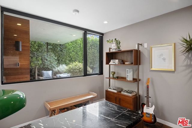 1102 Amoroso Place, Venice CA: https://media.crmls.org/mediaz/4eb16efd-09d0-4704-9de0-ded51dd3a77e.jpg