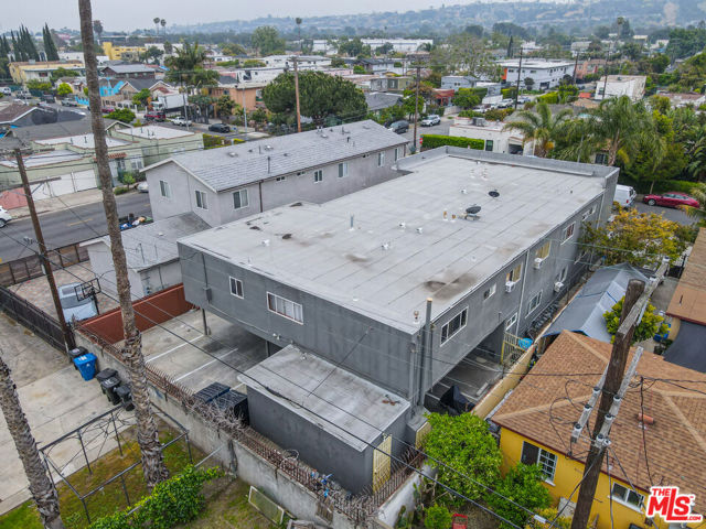 5511 Smiley Drive, Los Angeles CA: https://media.crmls.org/mediaz/4eb1b6db-9d89-4ab5-95c2-3faa0c1a9a5c.jpg