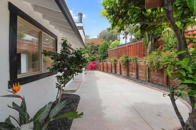 16 Melwood Court, Watsonville CA: https://media.crmls.org/mediaz/4eb23b98-0185-4d38-aeb7-0e635a54a0db.jpg