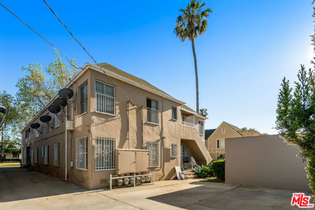 4196 5th Avenue, Los Angeles CA: https://media.crmls.org/mediaz/4eb2520e-248b-43b8-b2f6-b944fca2f57f.jpg