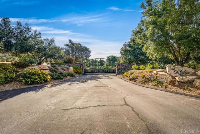 3066 Via Montevina, Fallbrook CA: https://media.crmls.org/mediaz/4eb2605c-0171-4942-86a2-0c1c282ffb48.jpg
