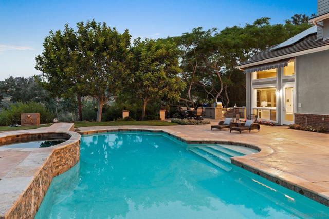 521 Latigo Row, Encinitas CA: https://media.crmls.org/mediaz/4eb29a77-1756-4a99-877b-a5c8d314d4e2.jpg