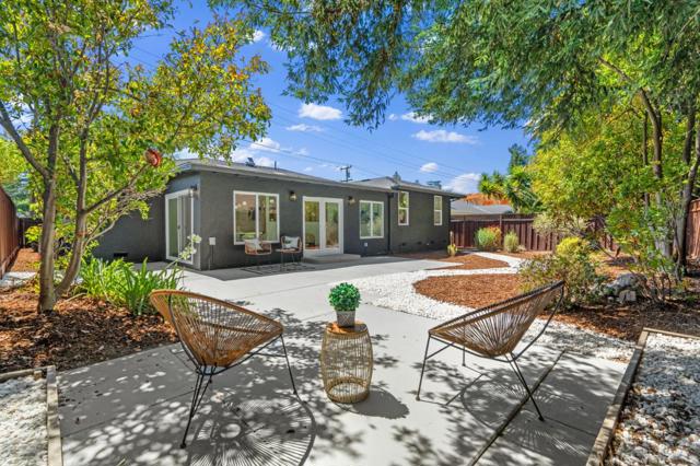 2049 Santa Cruz Avenue, Menlo Park CA: https://media.crmls.org/mediaz/4eb2bc68-988b-4725-99ac-192f258c6433.jpg