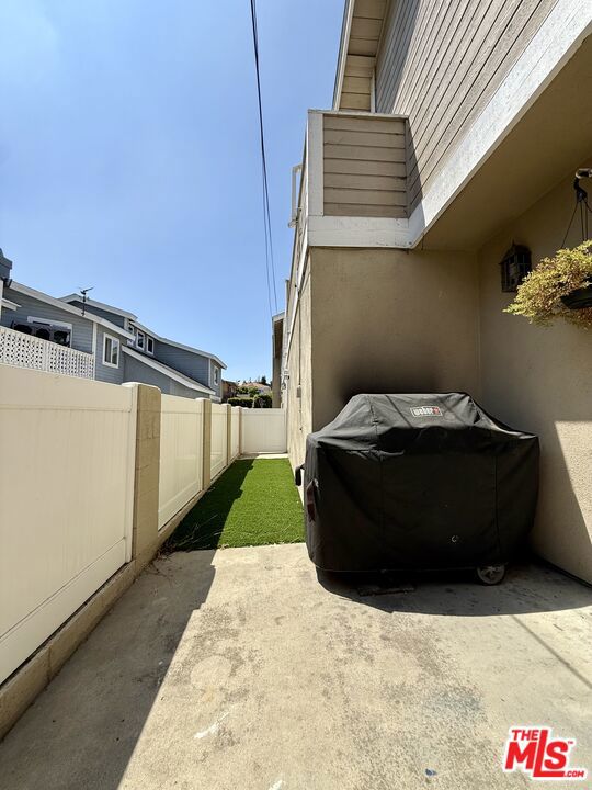 2008 Belmont Lane, Redondo Beach CA: https://media.crmls.org/mediaz/4eb33547-5114-4948-9167-b481f3807618.jpg