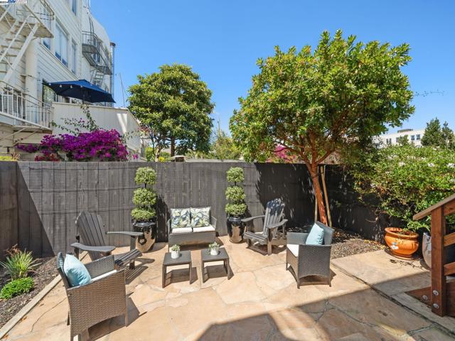 Image 31 of 44 For 2370 Francisco St