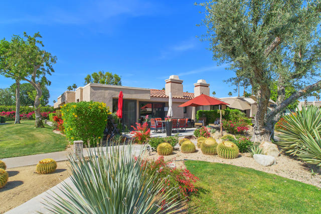 72806 Fleetwood Circle, Palm Desert CA: https://media.crmls.org/mediaz/4eb41379-b9c1-4913-9757-38b56227c244.jpg