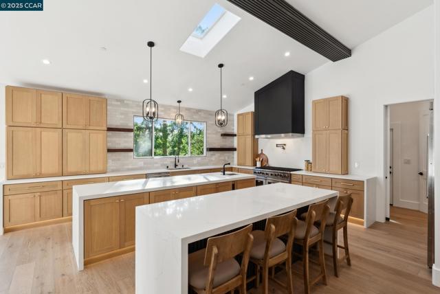 17 Julianne Ct, Walnut Creek CA: https://media.crmls.org/mediaz/4eb42505-ae20-4ab5-bc85-001e016a1297.jpg