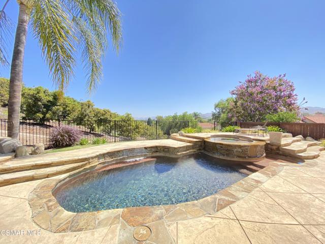 1061 Shoal Creek Court, Simi Valley CA: https://media.crmls.org/mediaz/4eb429e0-01da-4aae-acd8-8601bbb3eecb.jpg