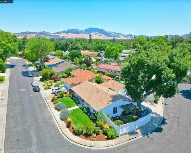 1250 Saint Louis Drive, Concord CA: https://media.crmls.org/mediaz/4eb46644-2e8e-4a83-8b9f-f7345d8912b0.jpg