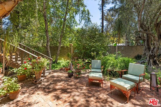 1048 E La Loma Avenue, Somis CA: https://media.crmls.org/mediaz/4eb54a48-3f88-4f17-9a65-67794b8138d9.jpg