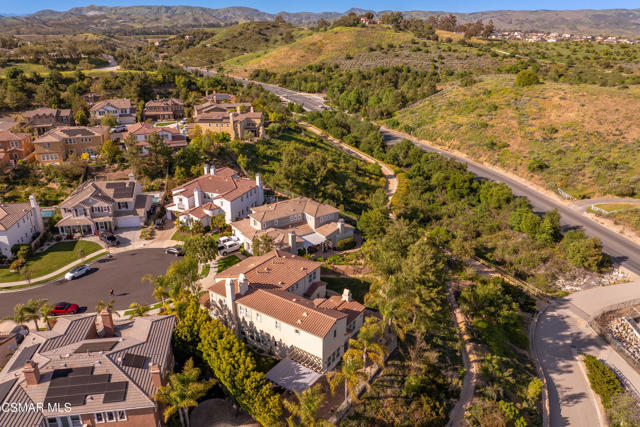 13290 Red Bird Court, Moorpark CA: https://media.crmls.org/mediaz/4eb55bb2-c8dd-4574-99d0-29dec6d40b56.jpg