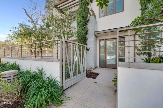 239 S Marengo Avenue, Pasadena CA: https://media.crmls.org/mediaz/4eb569c5-ca2b-463f-bcdb-a68b1dea47fa.jpg