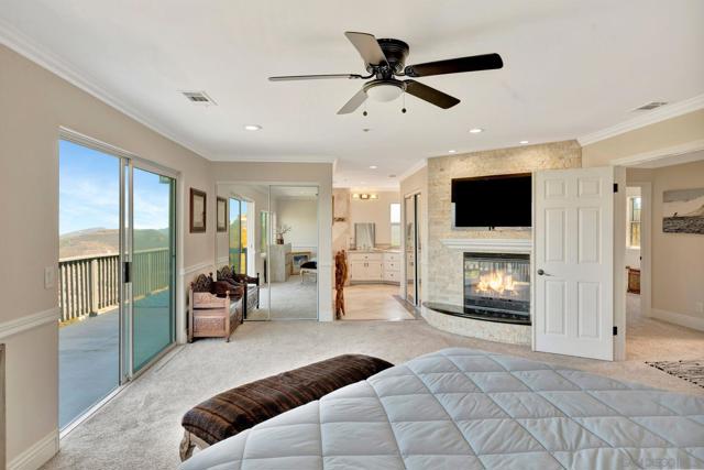 560 Seeforever Dr, San Marcos CA: https://media.crmls.org/mediaz/4eb570b2-0c20-453e-8112-5843a594d008.jpg