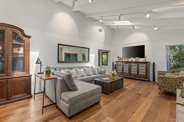 5125 El Secreto, Rancho Santa Fe CA: https://media.crmls.org/mediaz/4eb59e8f-5798-43c9-a489-7c81ab8b6141.jpg