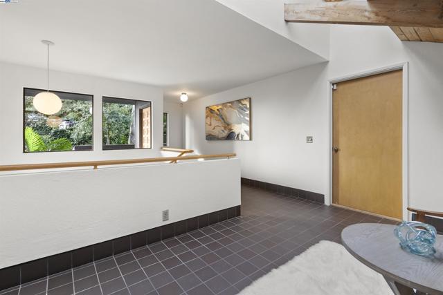 6425 Zinn Dr, Oakland CA: https://media.crmls.org/mediaz/4eb5e025-4c2c-4e26-8744-c537e04c6dd1.jpg