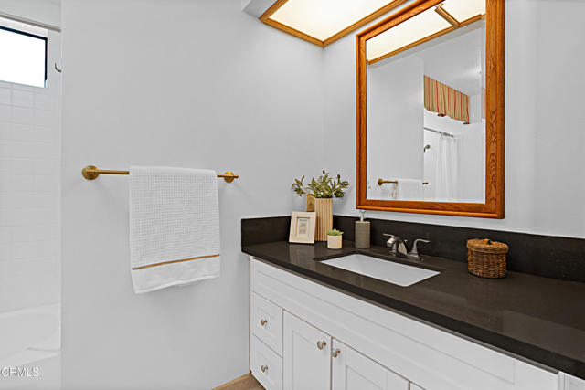 Detail Gallery Image 19 of 26 For 24571 Indian Hill Ln, West Hills,  CA 91307 - 3 Beds | 2 Baths