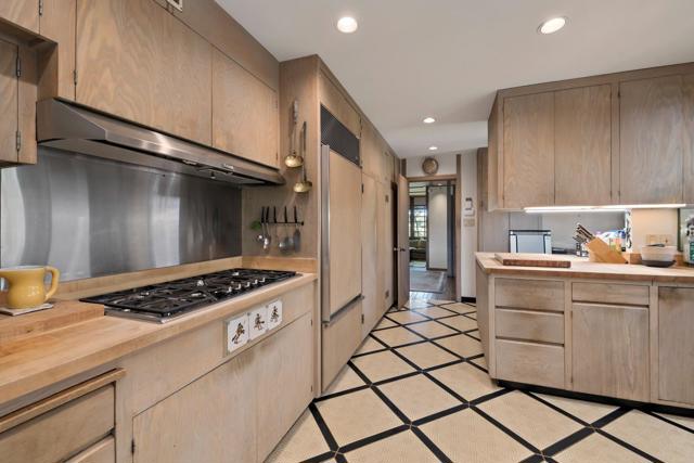 25 Toro Court, Portola Valley CA: https://media.crmls.org/mediaz/4eb60722-bef7-4020-9066-aac83f3f1395.jpg