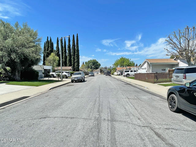 2373 Bryson Place, Simi Valley CA: https://media.crmls.org/mediaz/4eb640c3-596f-4998-861a-6b0672dd083d.jpg