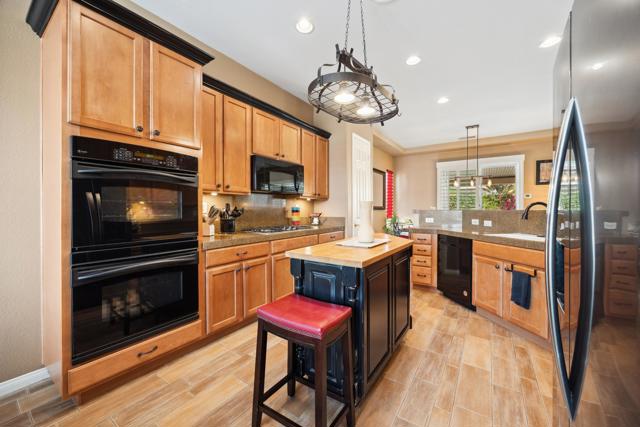 79976 Castille Drive, La Quinta CA: https://media.crmls.org/mediaz/4eb6db68-8a00-4a83-a75f-4d628b0807dc.jpg