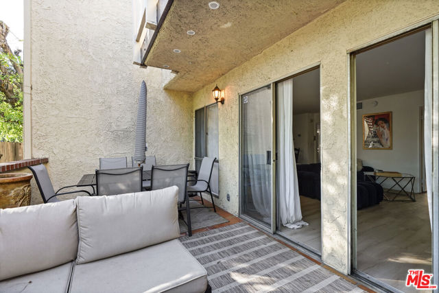 5245 Coldwater Canyon Avenue, Sherman Oaks CA: https://media.crmls.org/mediaz/4eb703e9-71db-4b6d-adb9-e5987c239762.jpg