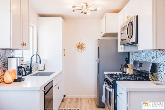 6974 Apache Trail, Yucca Valley CA: https://media.crmls.org/mediaz/4eb7219e-ba3f-41e6-82db-5ca022718316.jpg