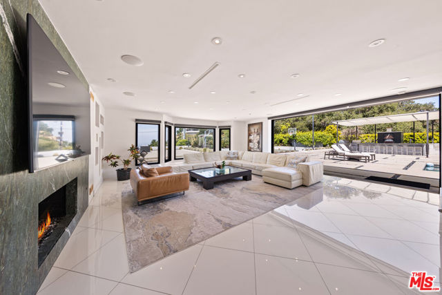 3144 Corda Drive, Los Angeles CA: https://media.crmls.org/mediaz/4eb79a51-20e5-4b23-a3d9-797cc8b1ec23.jpg